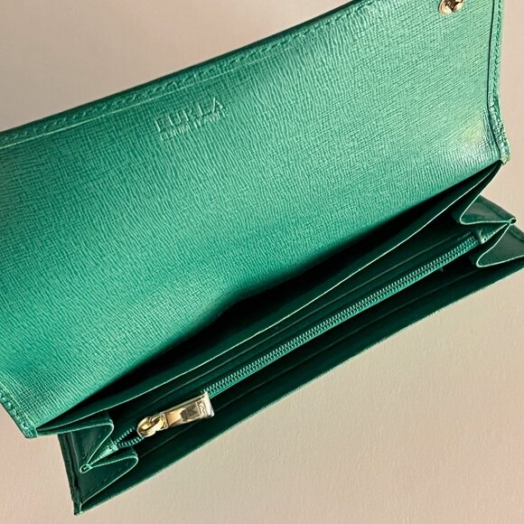 Brand new with tags Furla extra large bifold wallet in emerald green leather - Picture 3 of 5